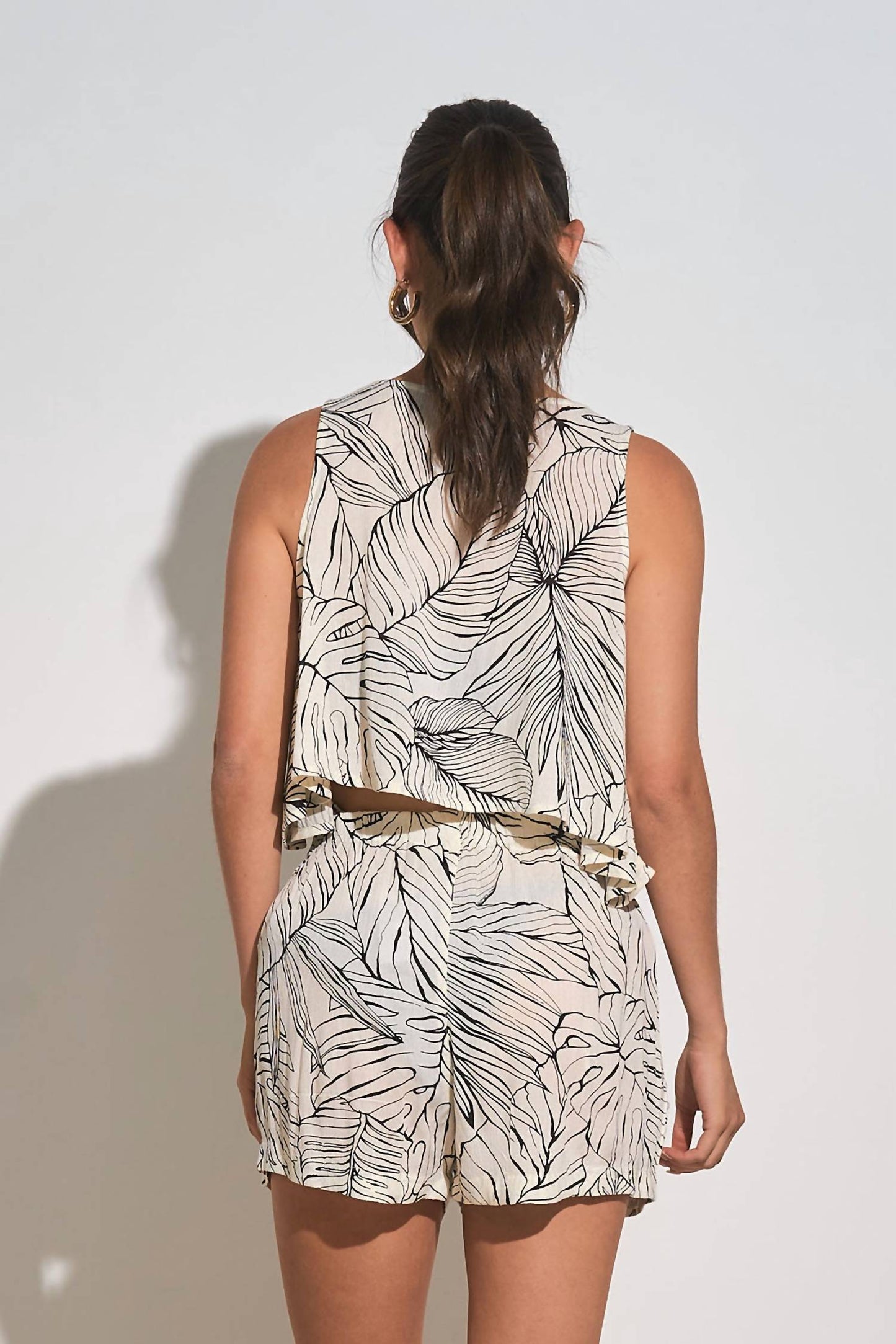 Elan - Tropics Flowy Cropped Tank Top