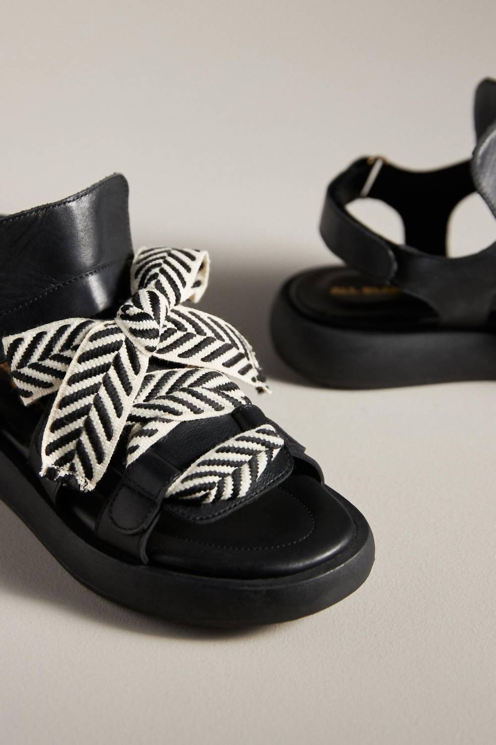 All Black - Women's Bowlace Sandal
