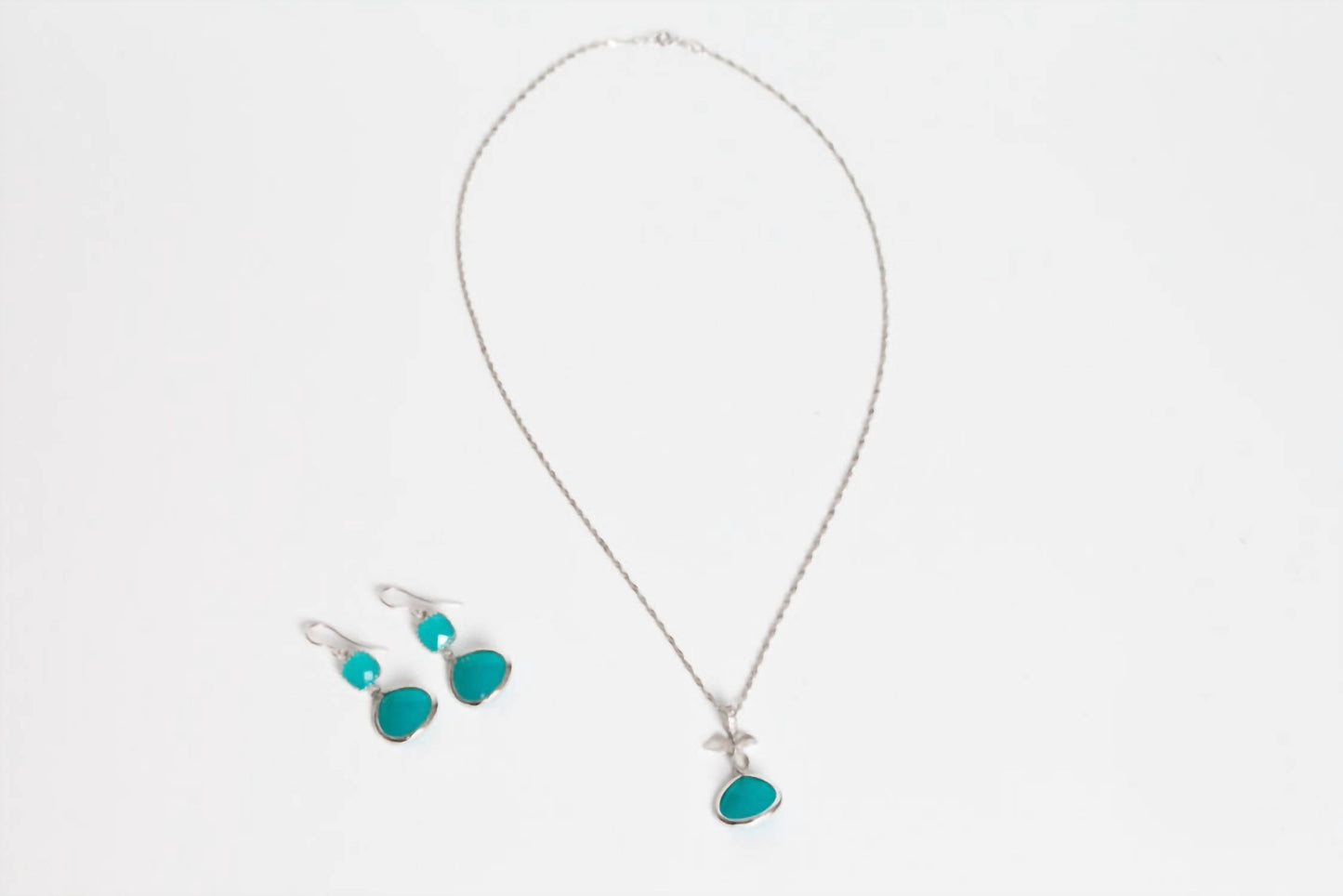 Avenue Chic - Women's Tiny Orchid Drop Pendant Necklace