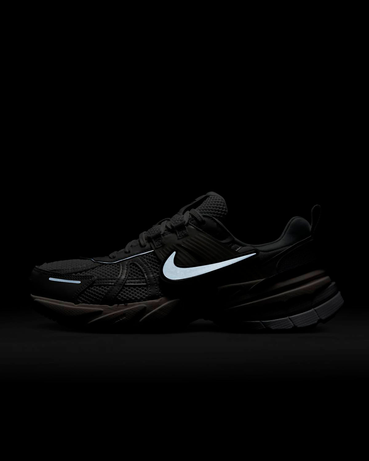 Nike - Women's V2K Run Sneaker