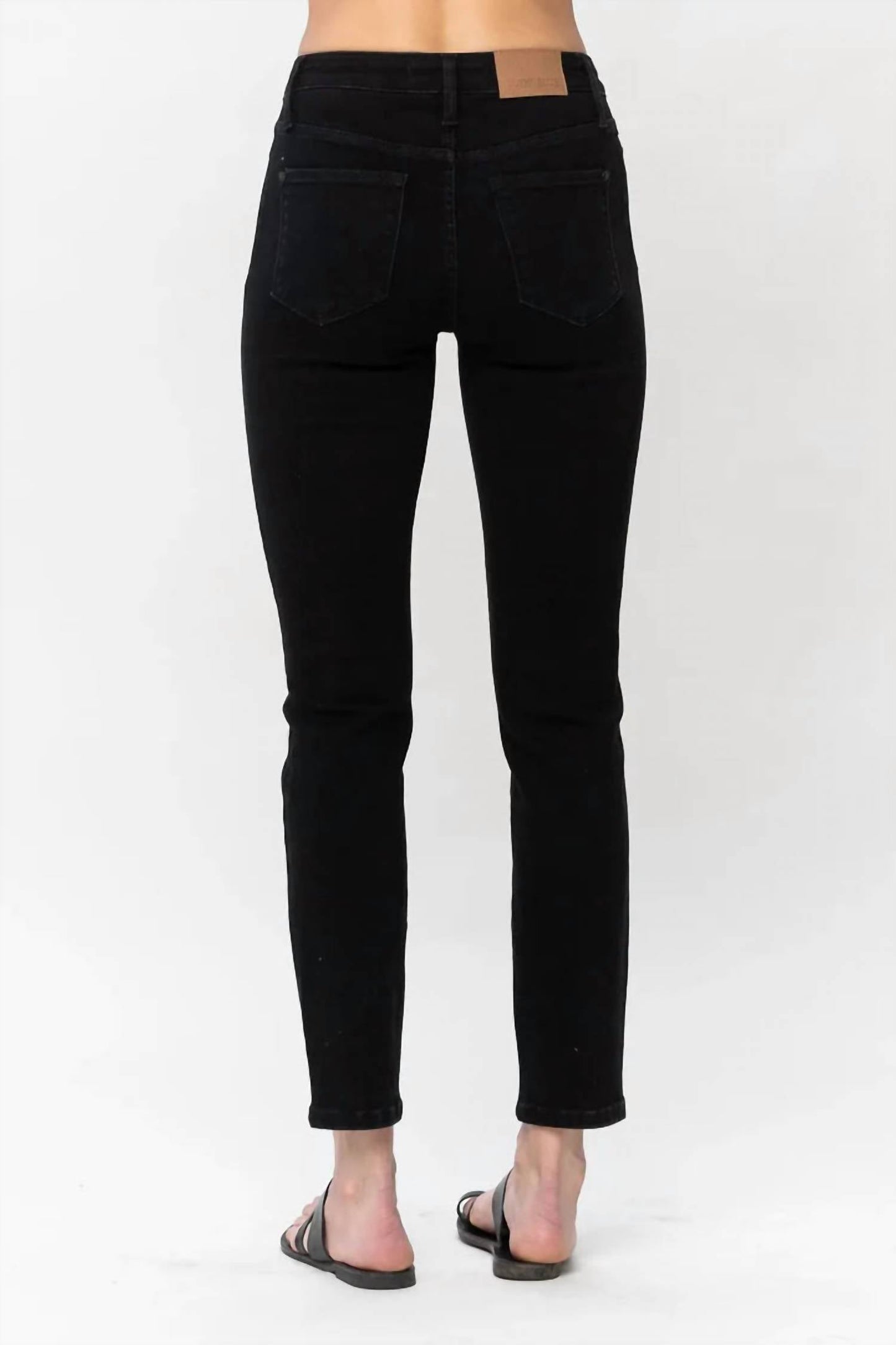 Judy Blue - Mid-Rise Slim Fit Jean