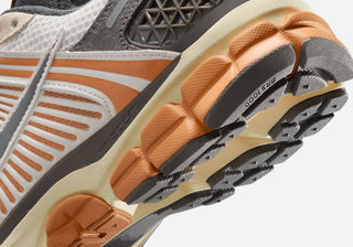 Nike - Men Zoom Vomero 5 Shoes