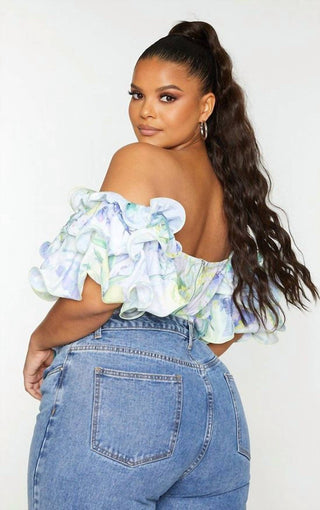 Prettylittlething - Plus Floral Ruffle Puff Sleve Bardot Crop Top