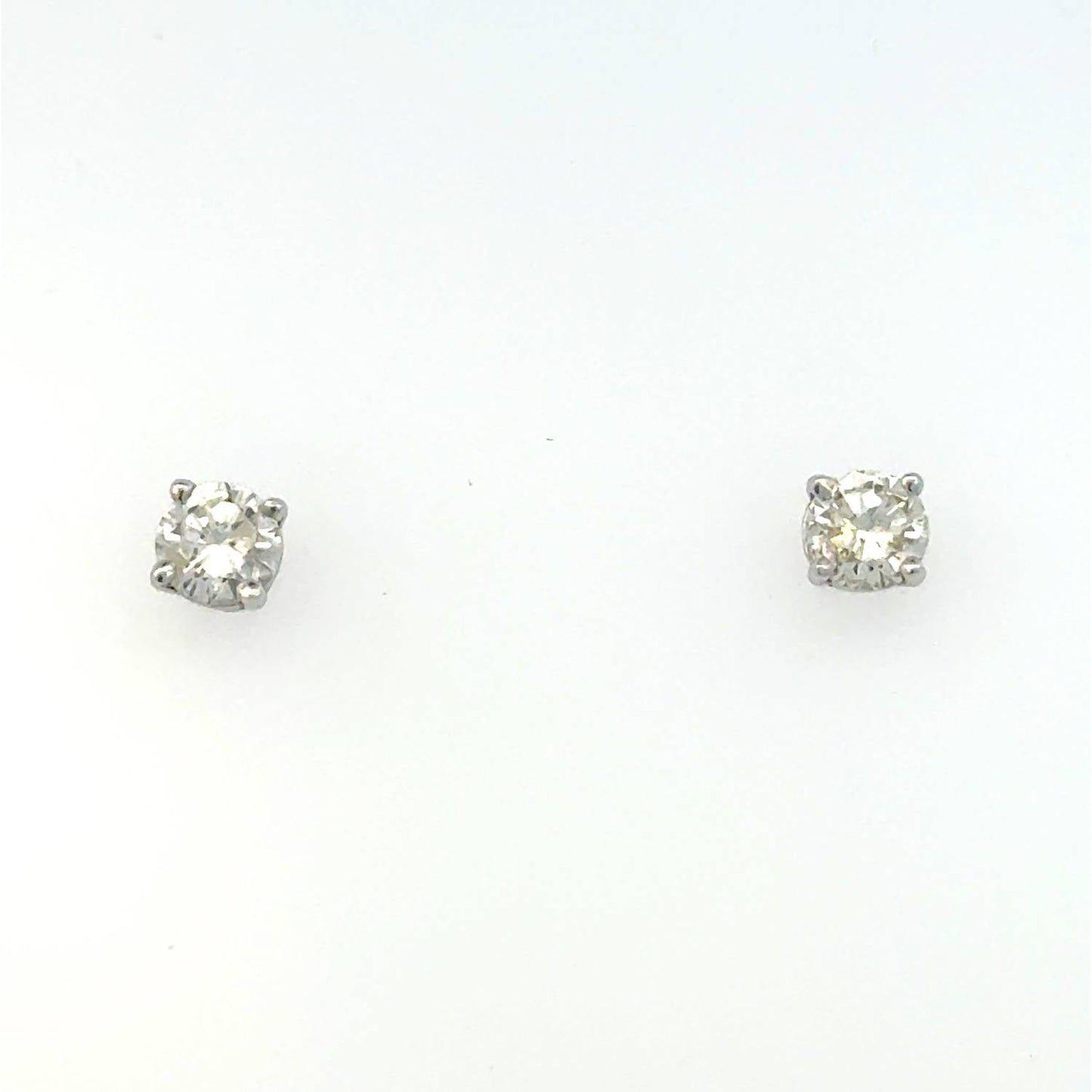 Aamiaa - 0.75 Carat Natural Diamond Round Brilliant Stud Earrings