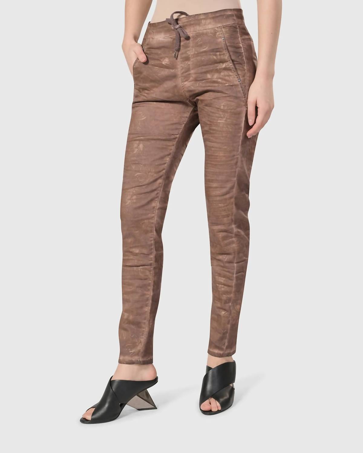 Alembika - Women's Distressed Iconic Stretch Jeans