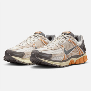 Nike - Men Zoom Vomero 5 Shoes