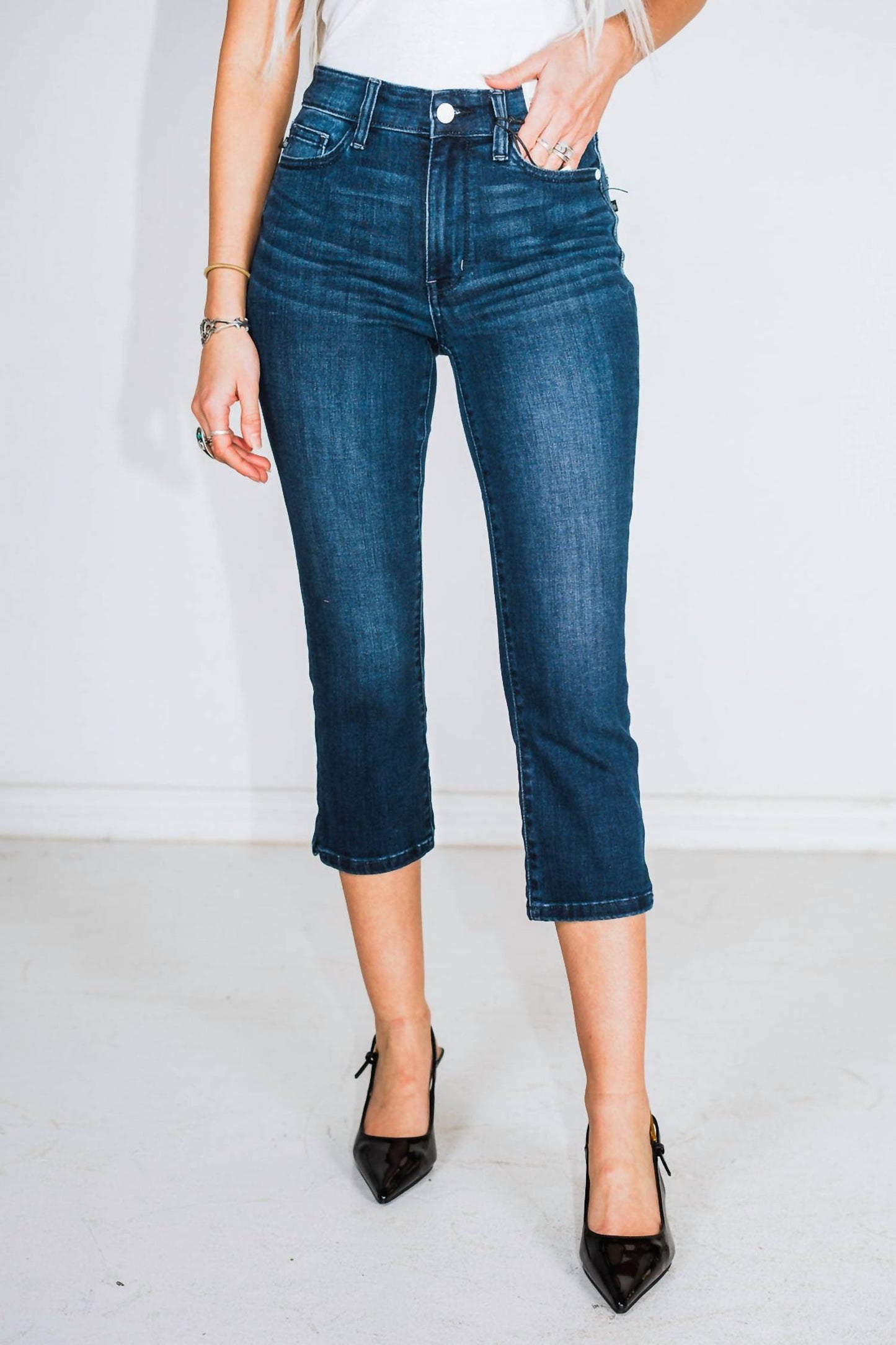 Judy Blue - Mid-rise Capris Pants