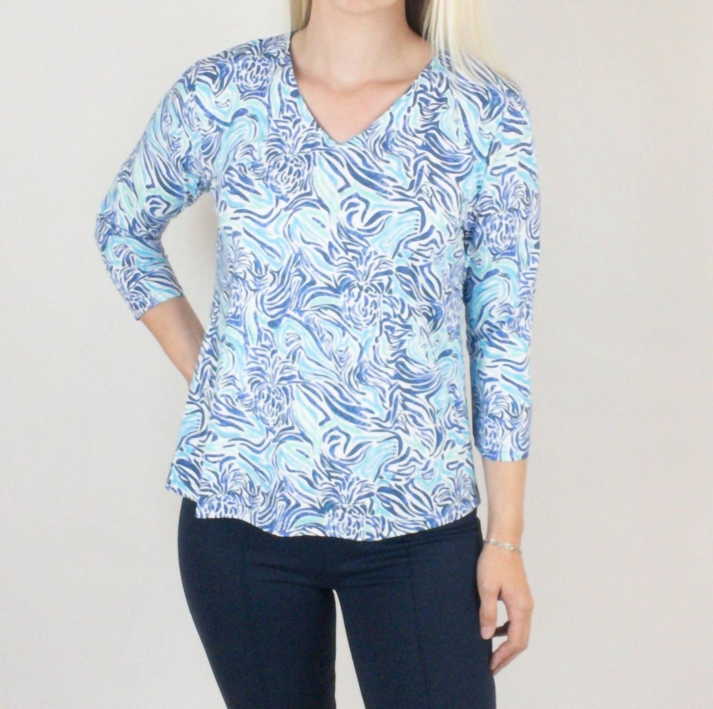 Lulu-B - V-neck 3/4 Sleeve Top