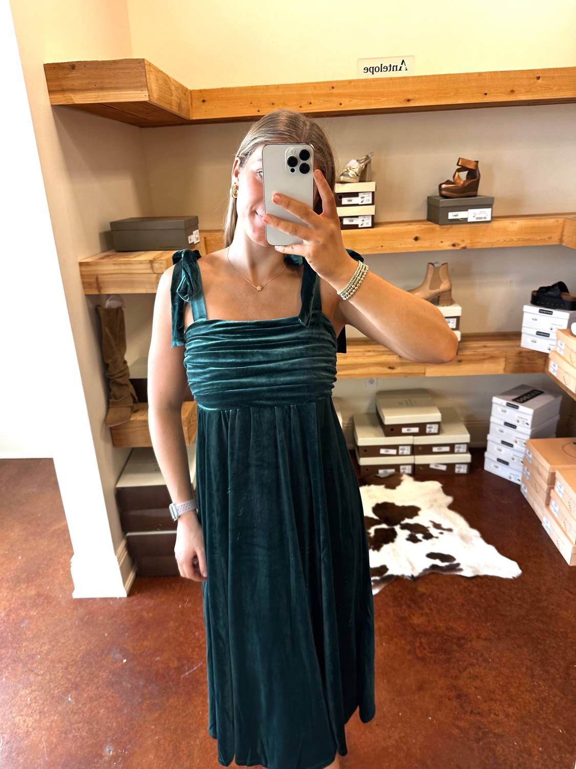 Blu Pepper - Velvet Tie Strap Pleated Midi Dress