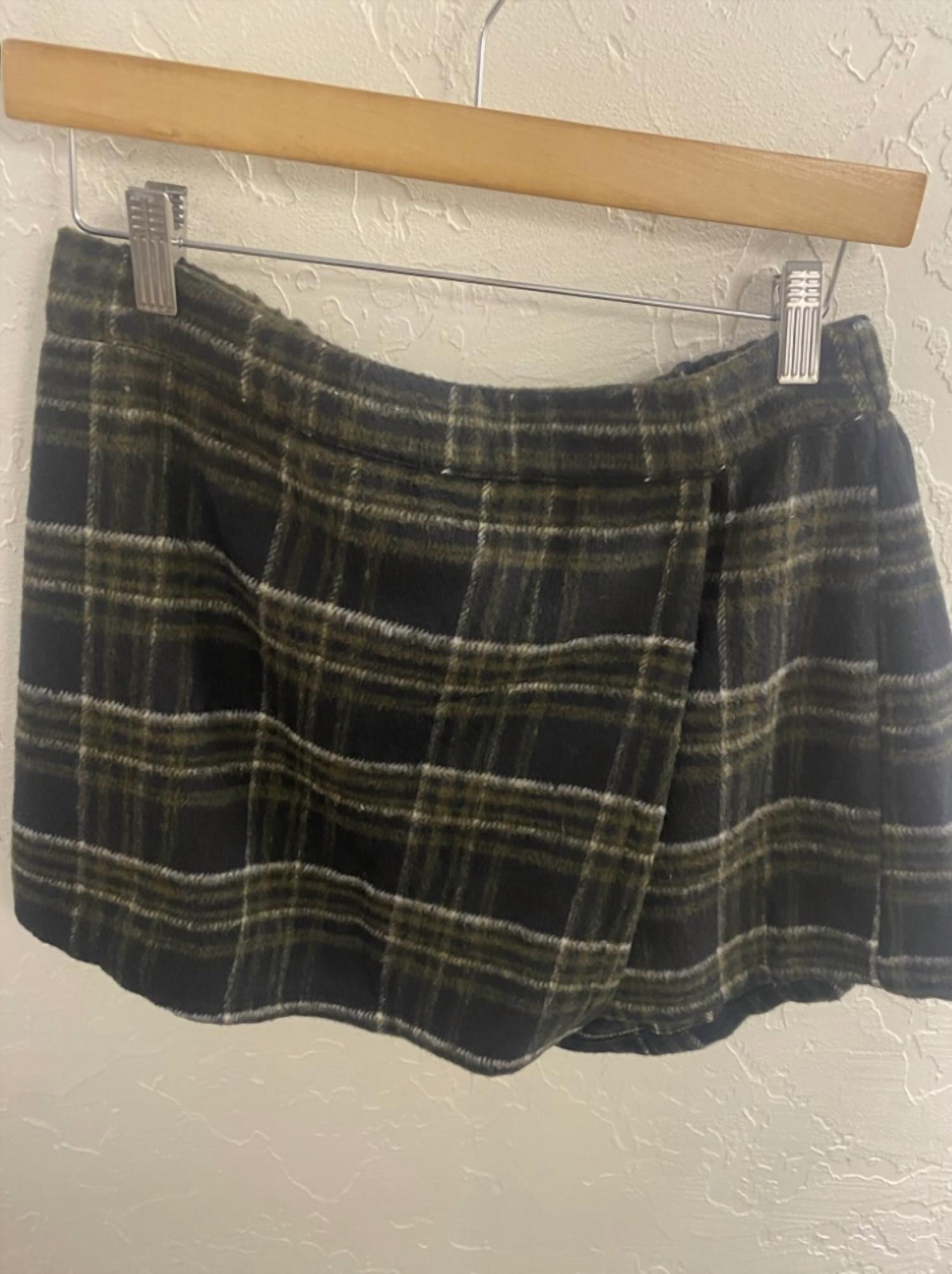 Active Usa - Women's Plaid Mini Skirt