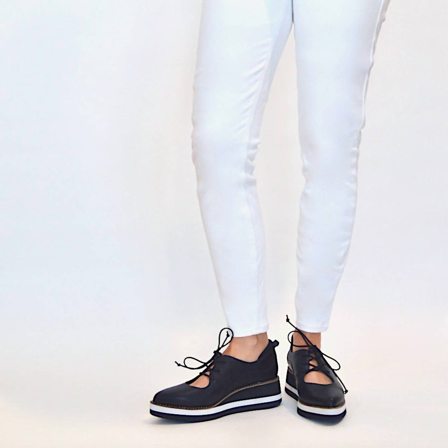 Chelsea Jones - Women's Tempo Oxford Shoes