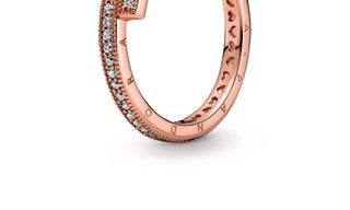 Pandora - Women's Sparkling Overlapping Ring
