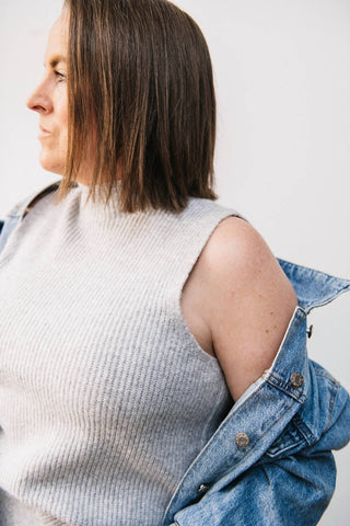 Black Tape - MOCKNECK SLEEVELESS SWEATER