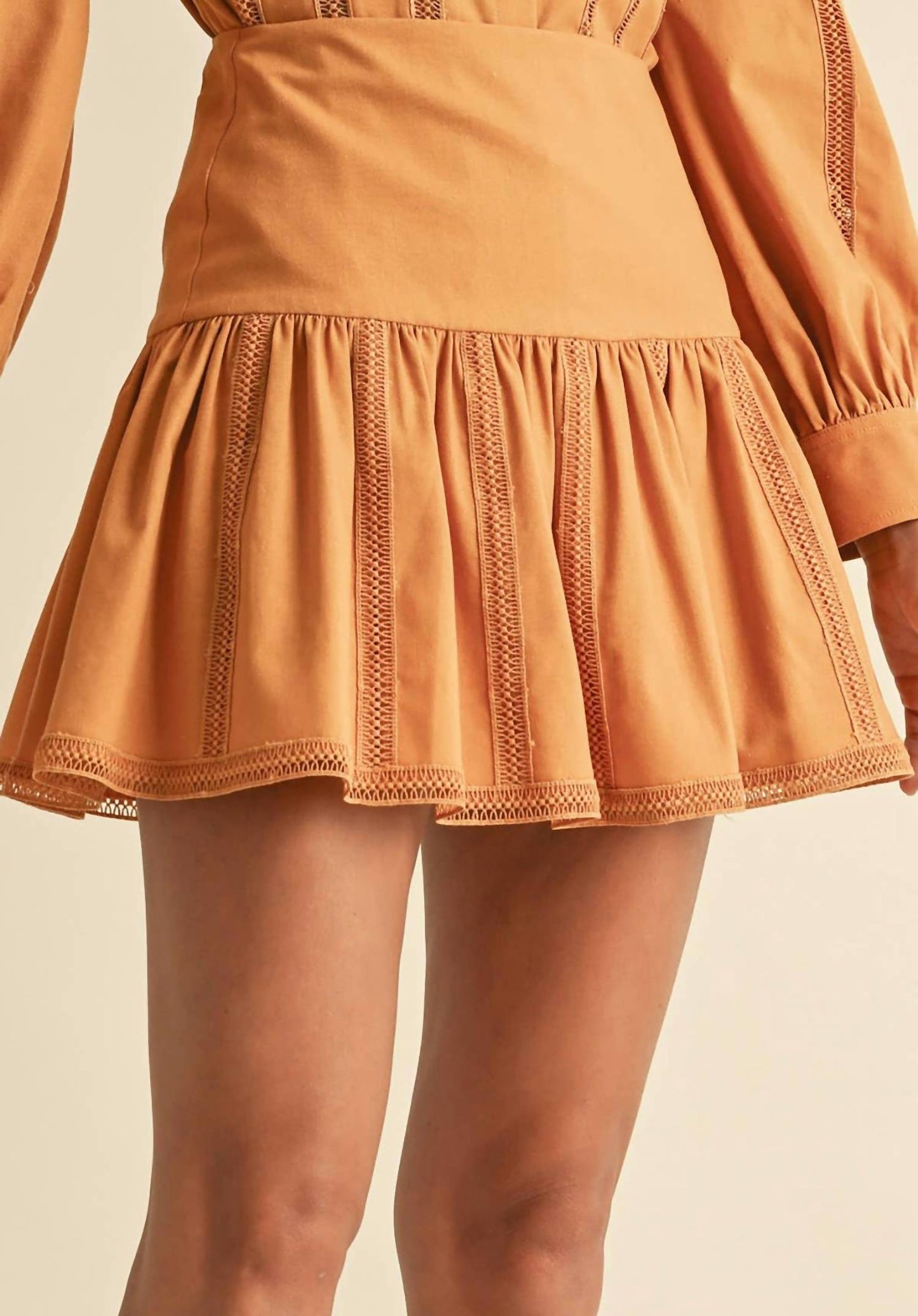 Eb Luxe - Elegant Pleaded Mini Skirt
