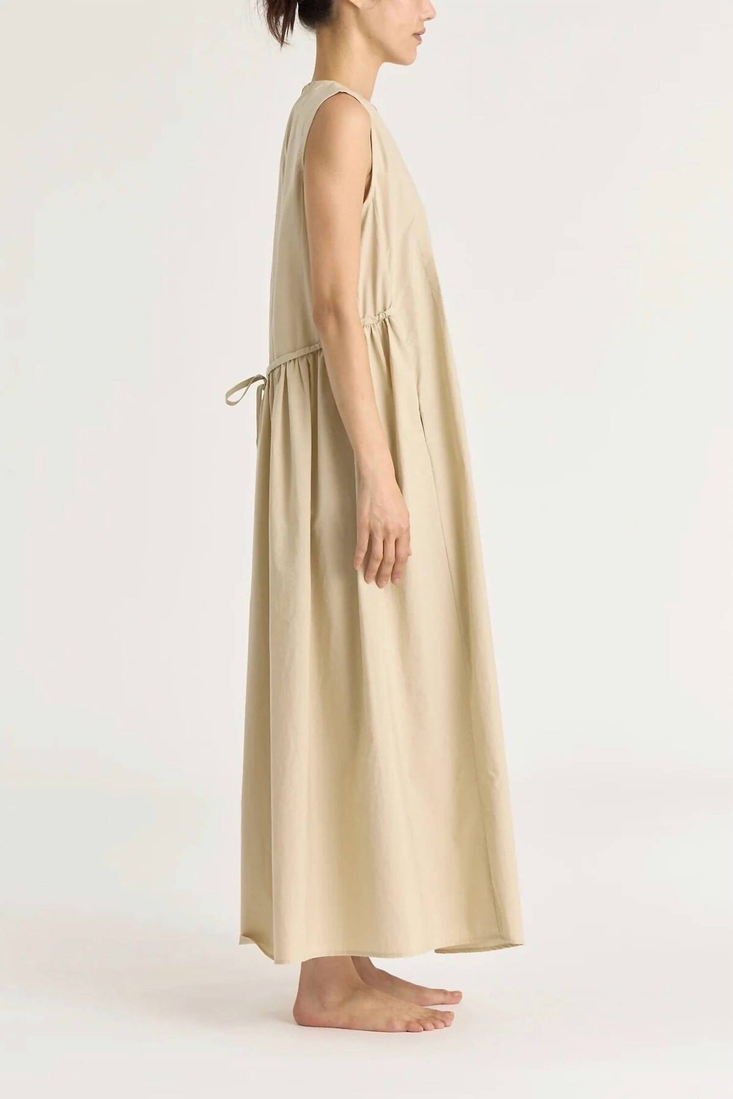 Black Crane - Pleated V Neck Maxi Dress