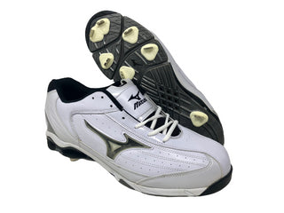 Mizuno Men's 9 Spike Classic Low G5 Baseball Cleat White/Black Size 15 D(M) Us