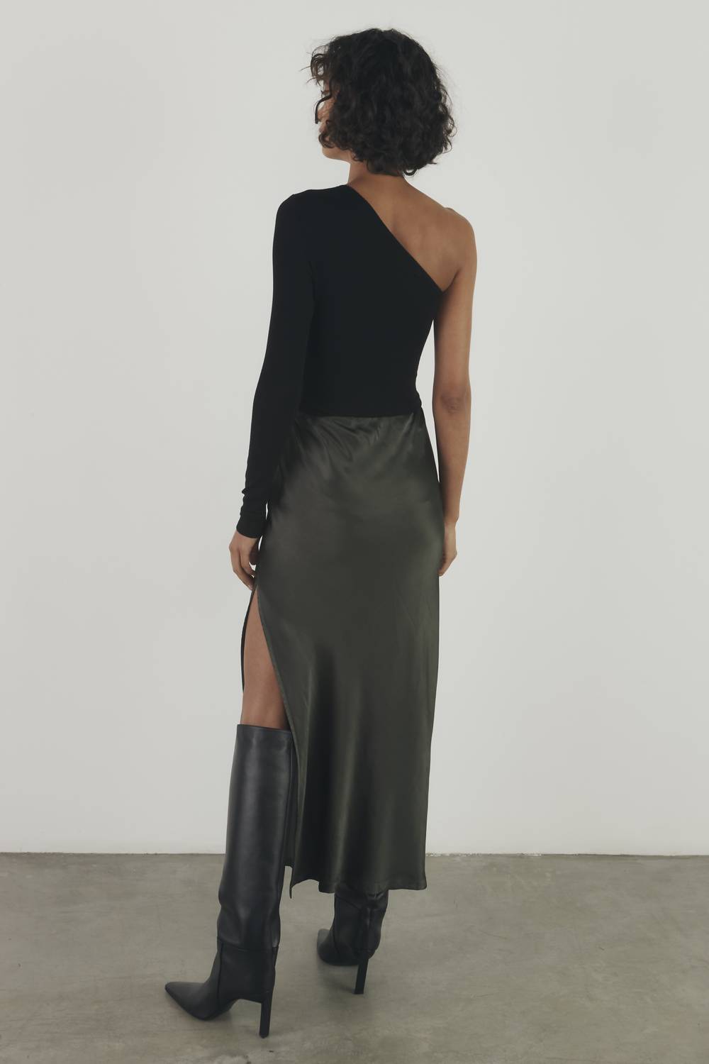 Enza Costa - SILK KNIT ANGLED 1-SLEEVE TOP