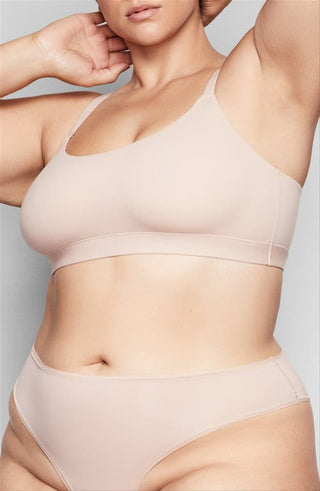SKIMS Fits Everybody Scoop Neck Bralette in Mica Size M