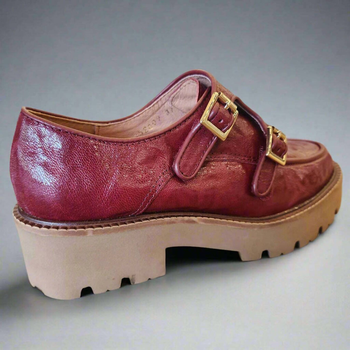 All Black - Women's Wide Pelt Lugg Loafers