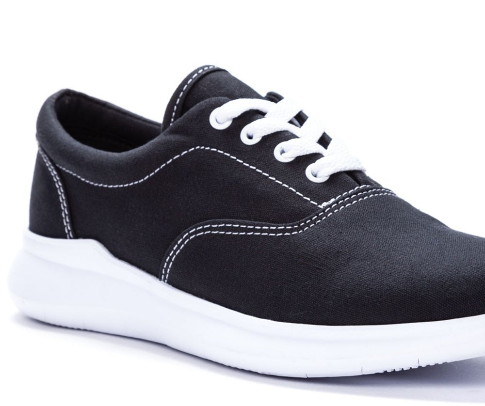 Propet Women's Flicker Sneaker Black Size 8