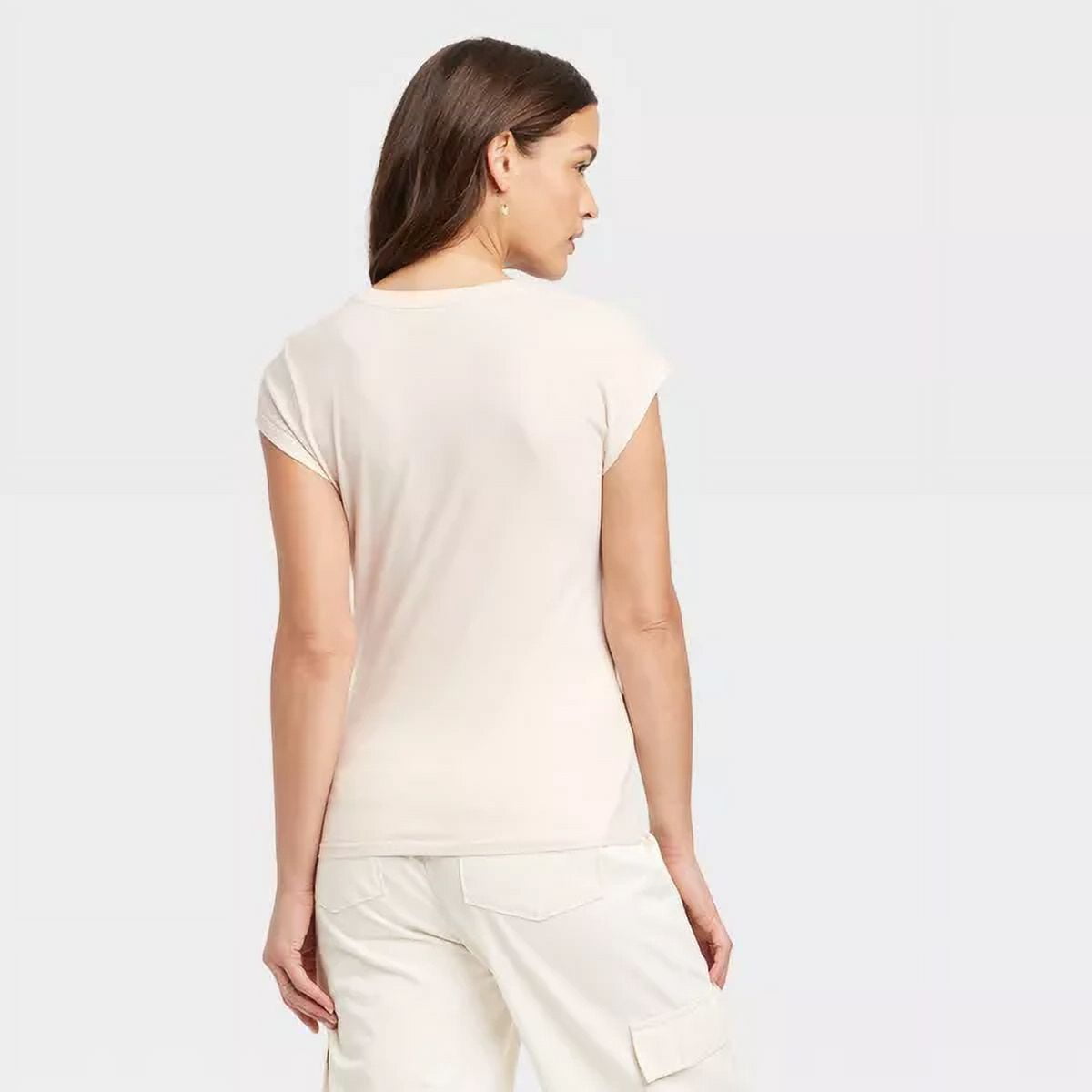 Universal Thread Women's Short Sleeve Fitted T-Shirt in Cream Size L
