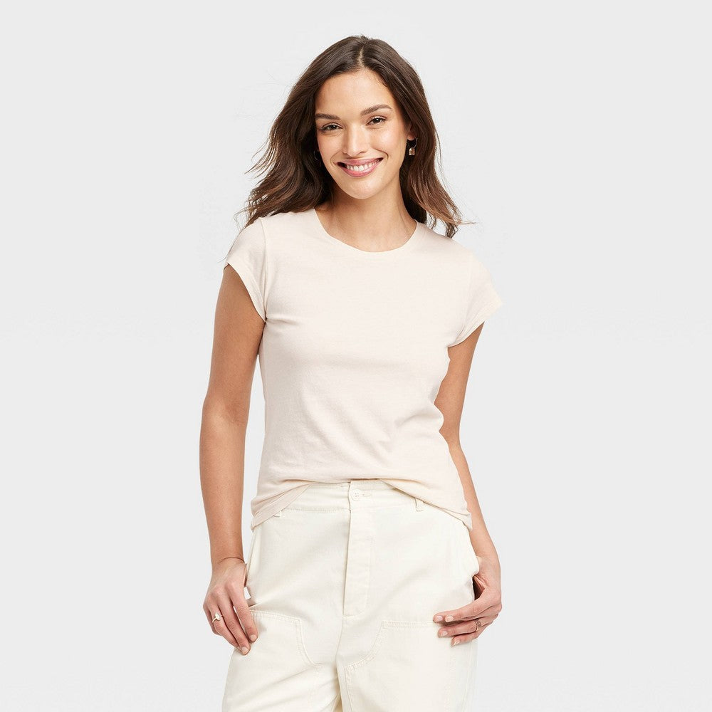 Universal Thread Women's Short Sleeve Fitted T-Shirt in Cream Size L