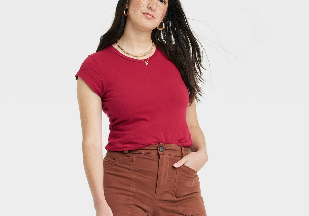 Universal Thread Women's Dark Red Fitted Short Sleeve T-Shirt Size L