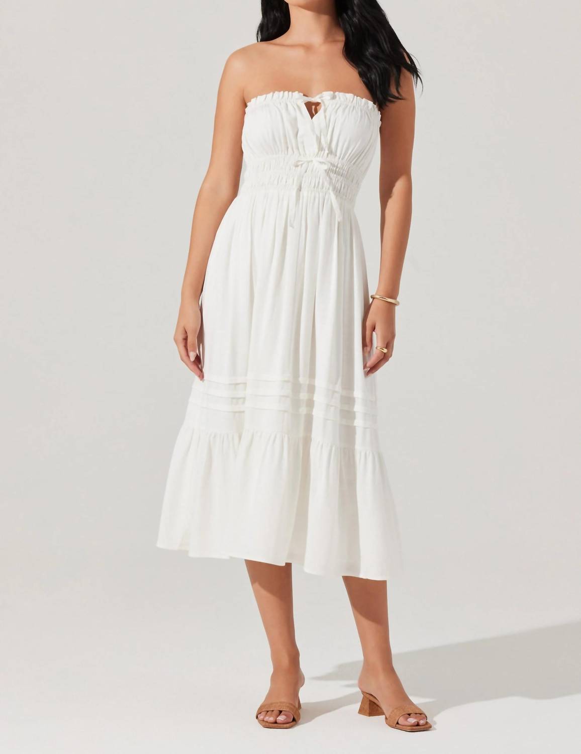Astr - Aubrie Strapless Smocked Midi Dress