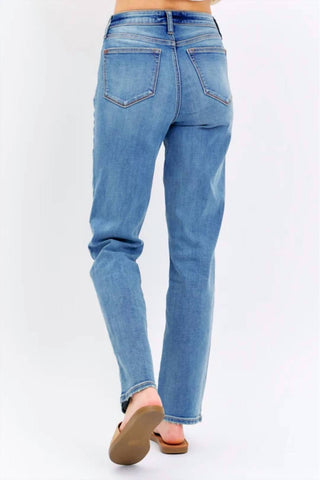 Judy Blue - Med High Waist Straight Fit Jeans
