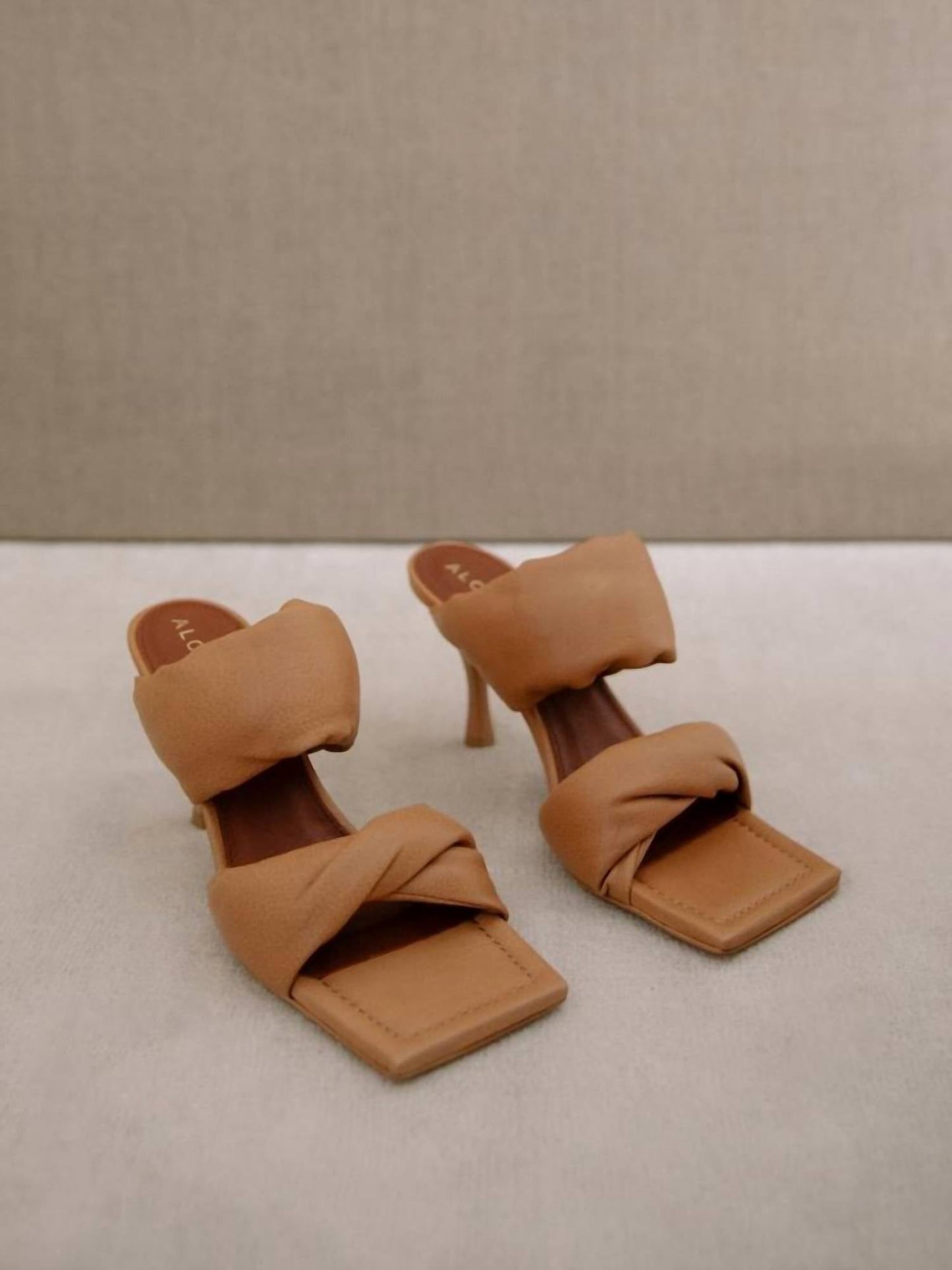 Alohas - Twist Strap Leather Mules