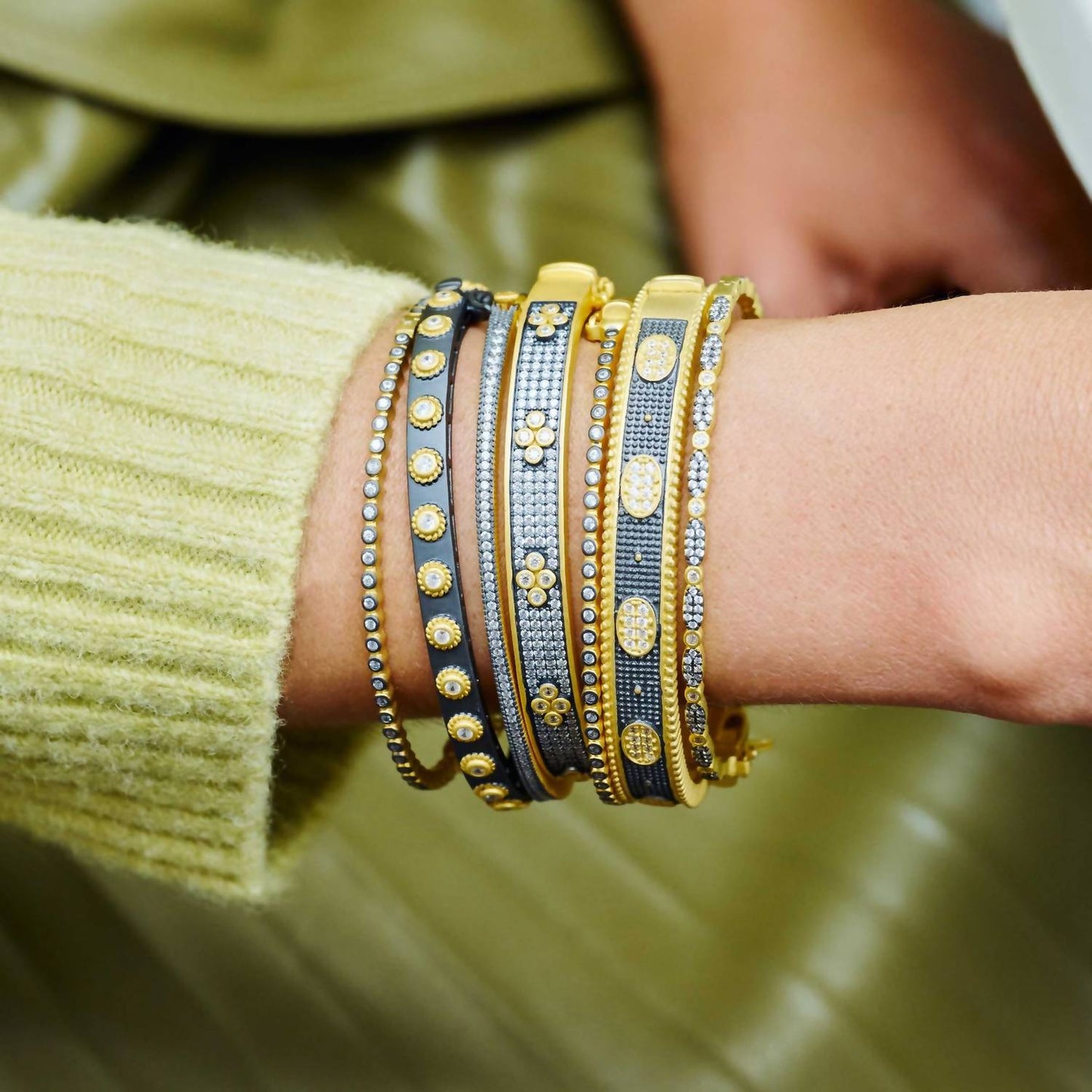 Frieda Rothman - Women's Oval Eternity Hinged Bangle