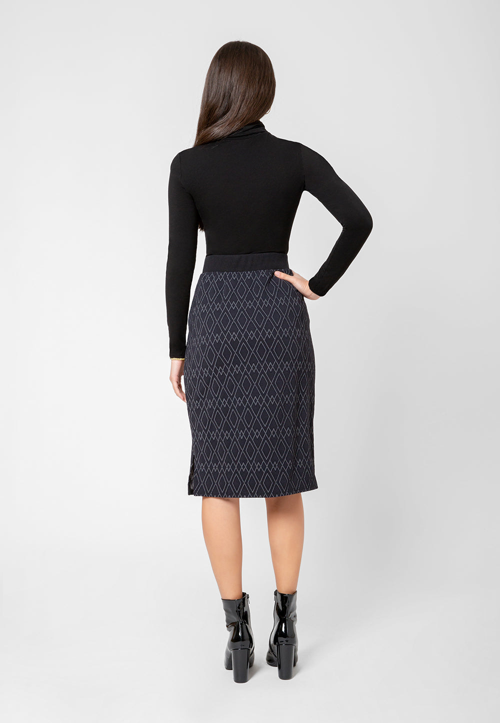 Leota Women's  Midi Pencil Skirt in Diamond Lines Luxe Jacquard Black