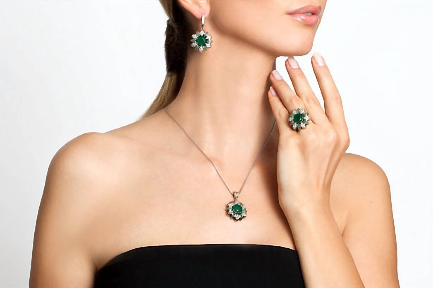 Avenue Chic - Women's Emerald Flower Set