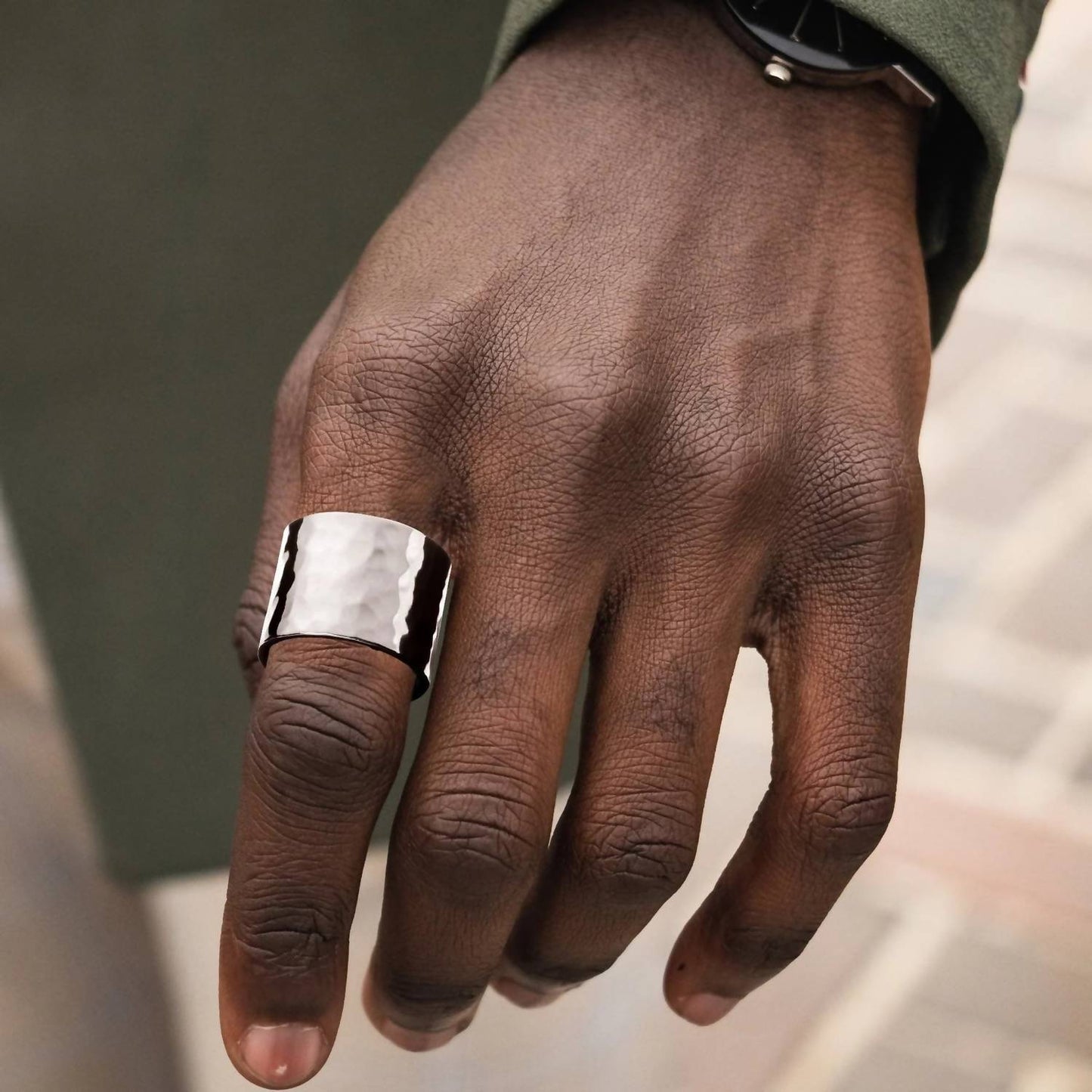 Eklexic - Men's Hammered Wide Ring