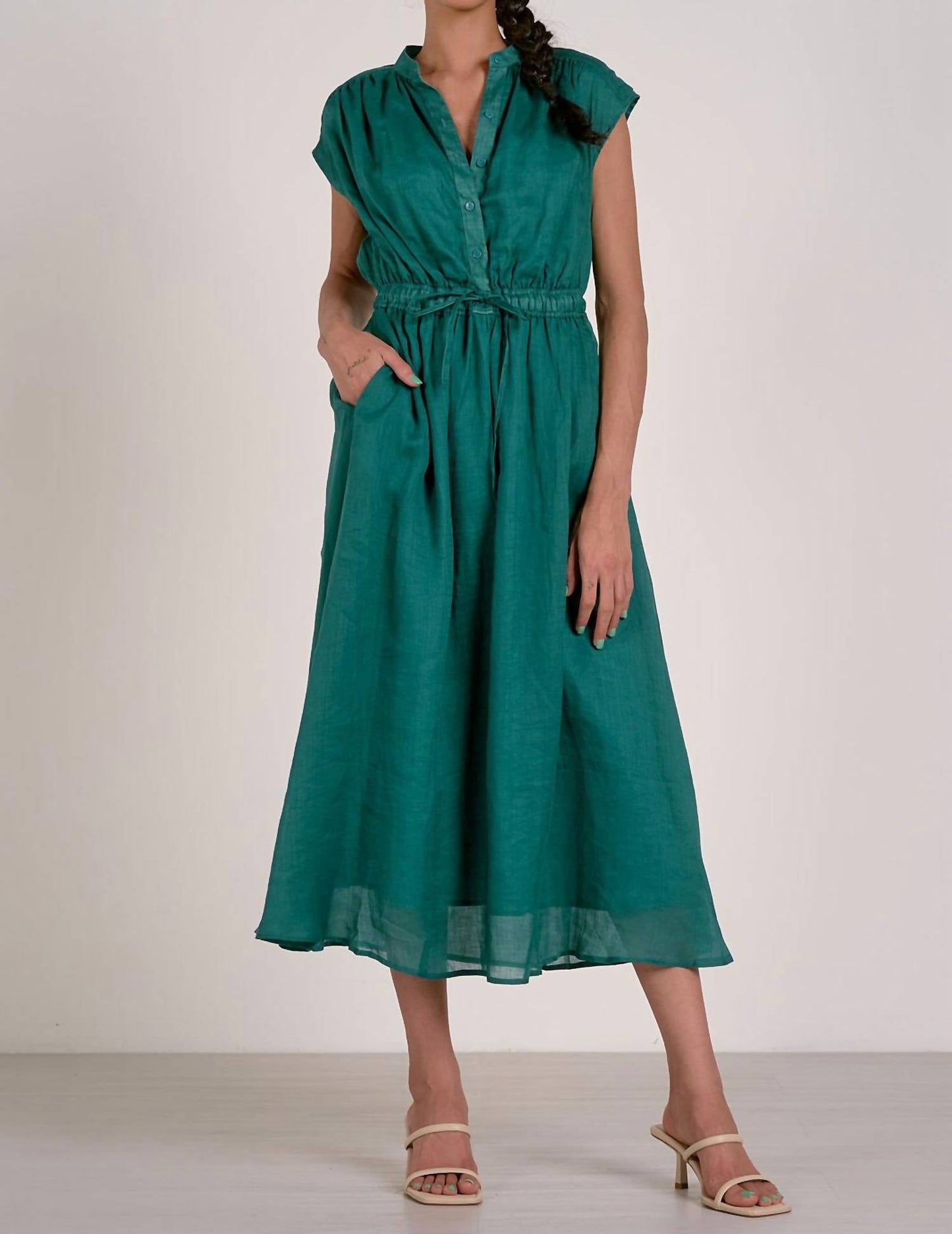 Elan - Short Sleeve Solid Midi Dress