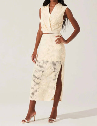 Astr - Sol Textured Floral Knit Midi Skirt