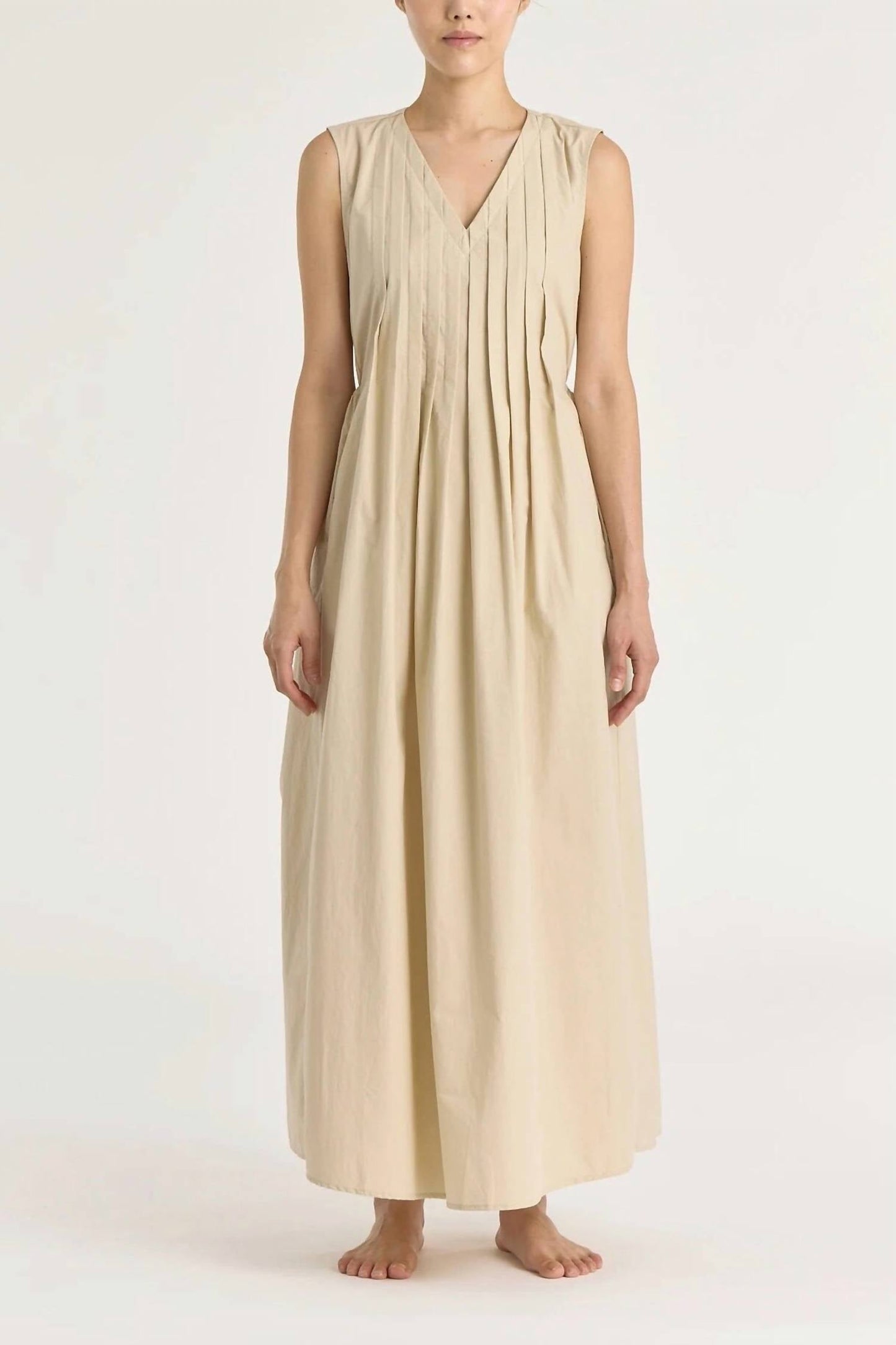 Black Crane - Pleated V Neck Maxi Dress