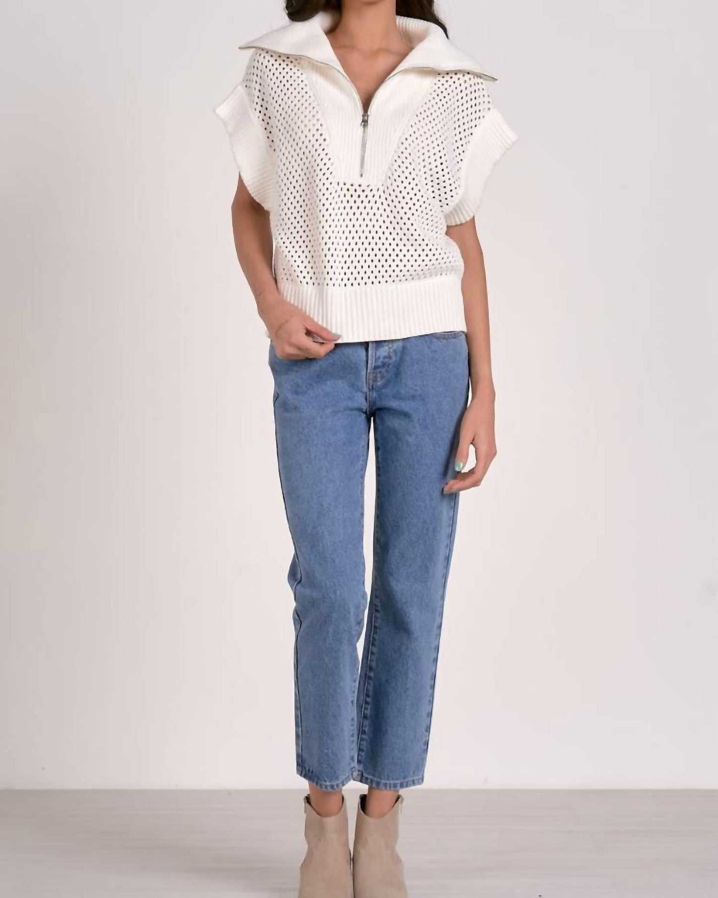 Elan - Cassie Short Sleeveless Sweater