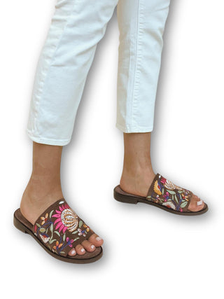 Oobash - Women's Embroidered Suede Leather Mule