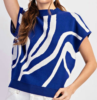 Ee:Some - Curvy Simplistic Swirl Mock Neck Top