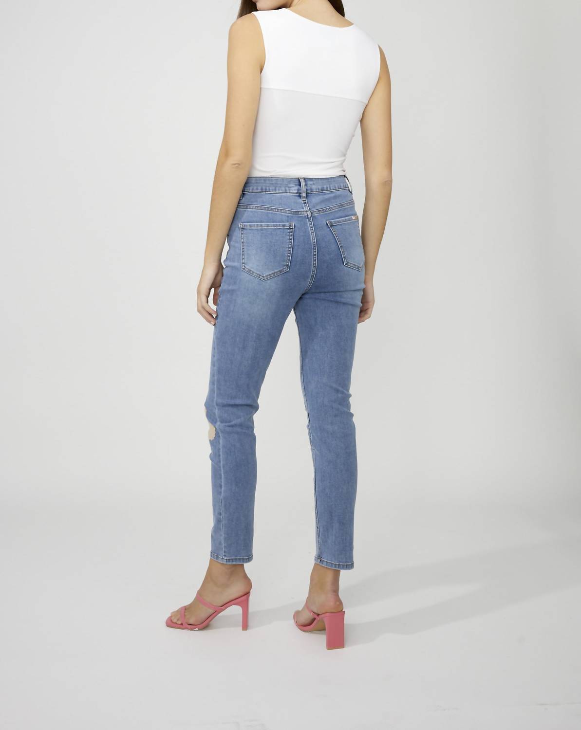 Frank Lyman - Floral Embroidered Skinny Jeans