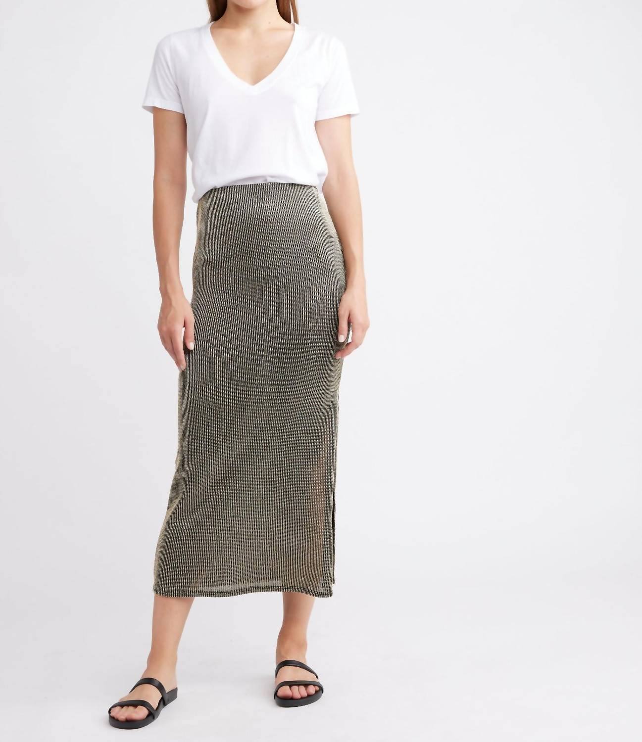 Self Contrast - Frankie V-neck Baby Tee