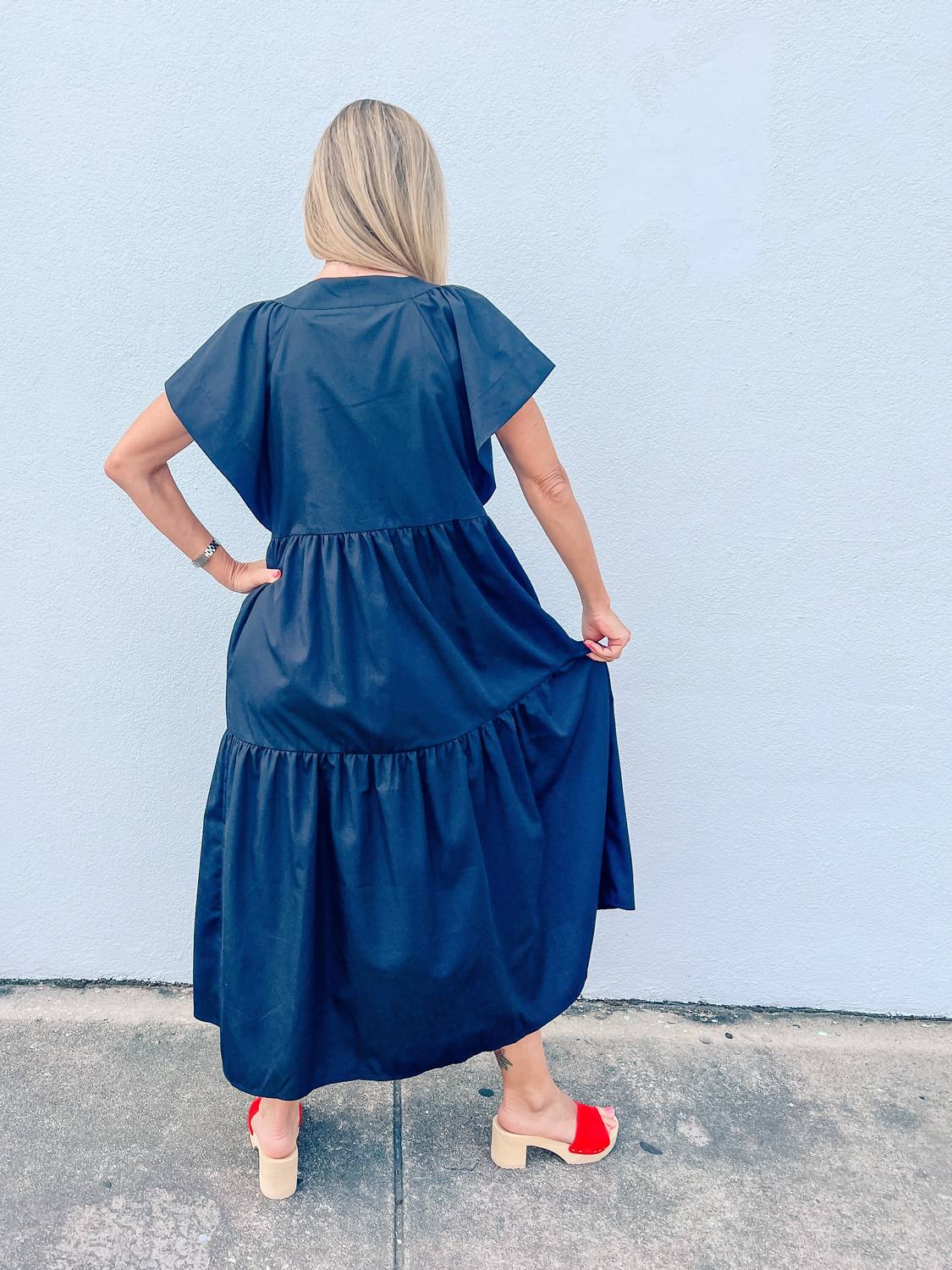 Entro - Twirl-worthy Flutter Sleeve Tiered Midi Dress