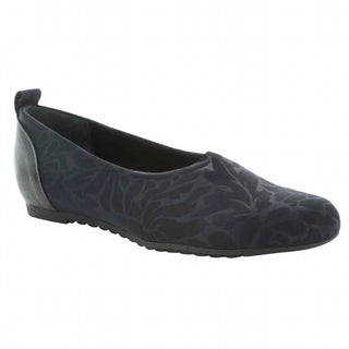 Munro - Women's Iriana Flats