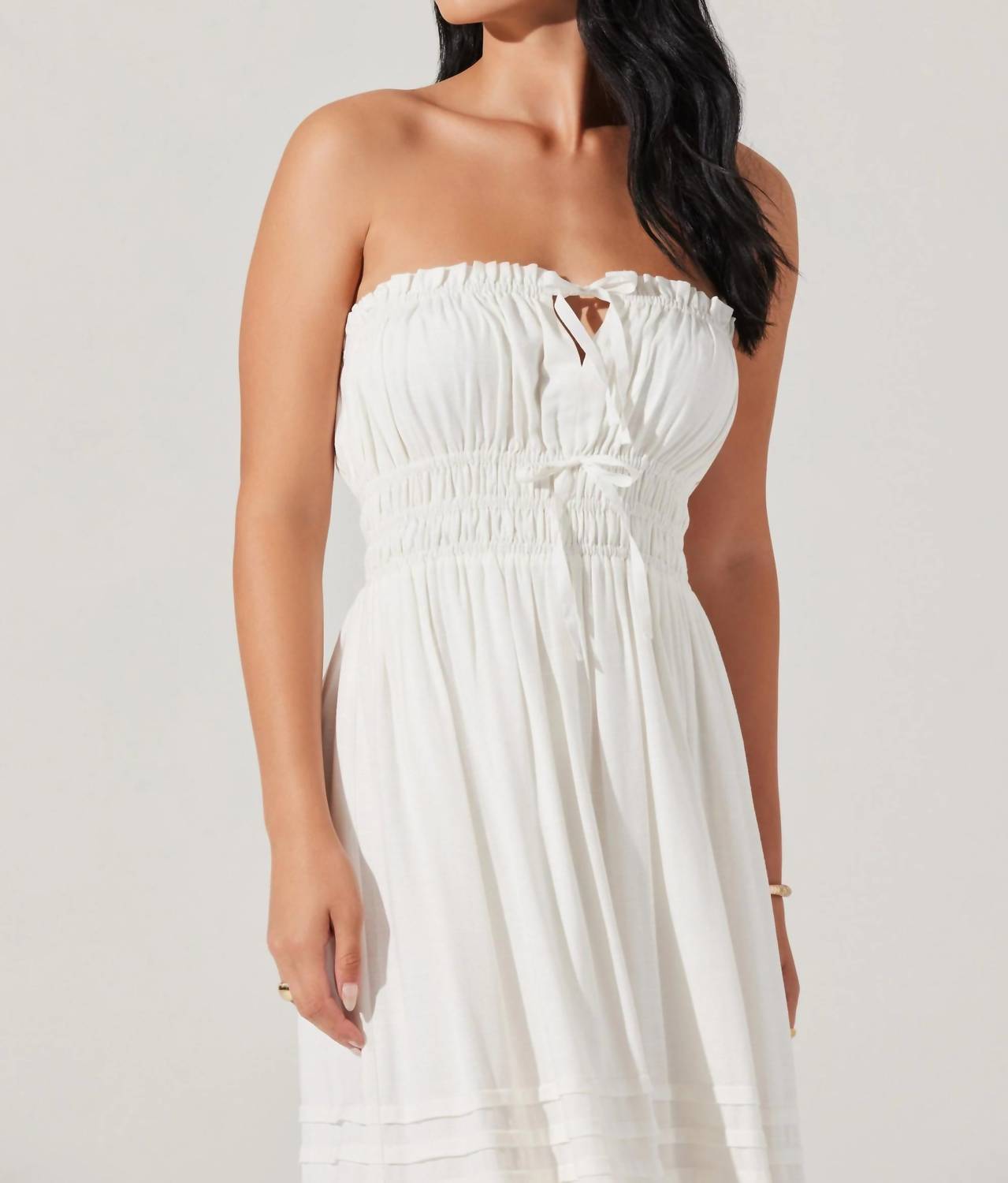 Astr - Aubrie Strapless Smocked Midi Dress