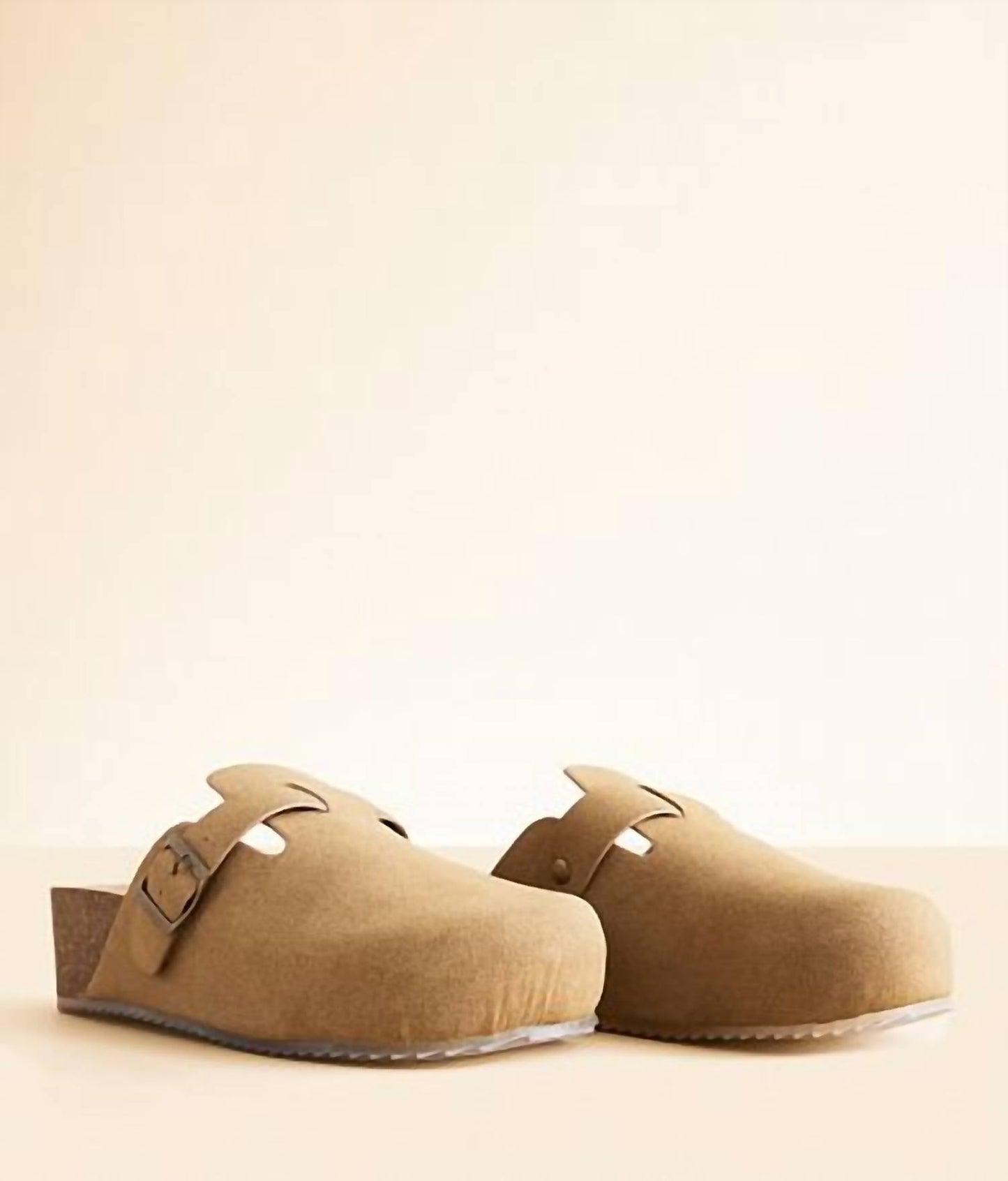 Mia - Women's Mia Qwest Platform Clogs