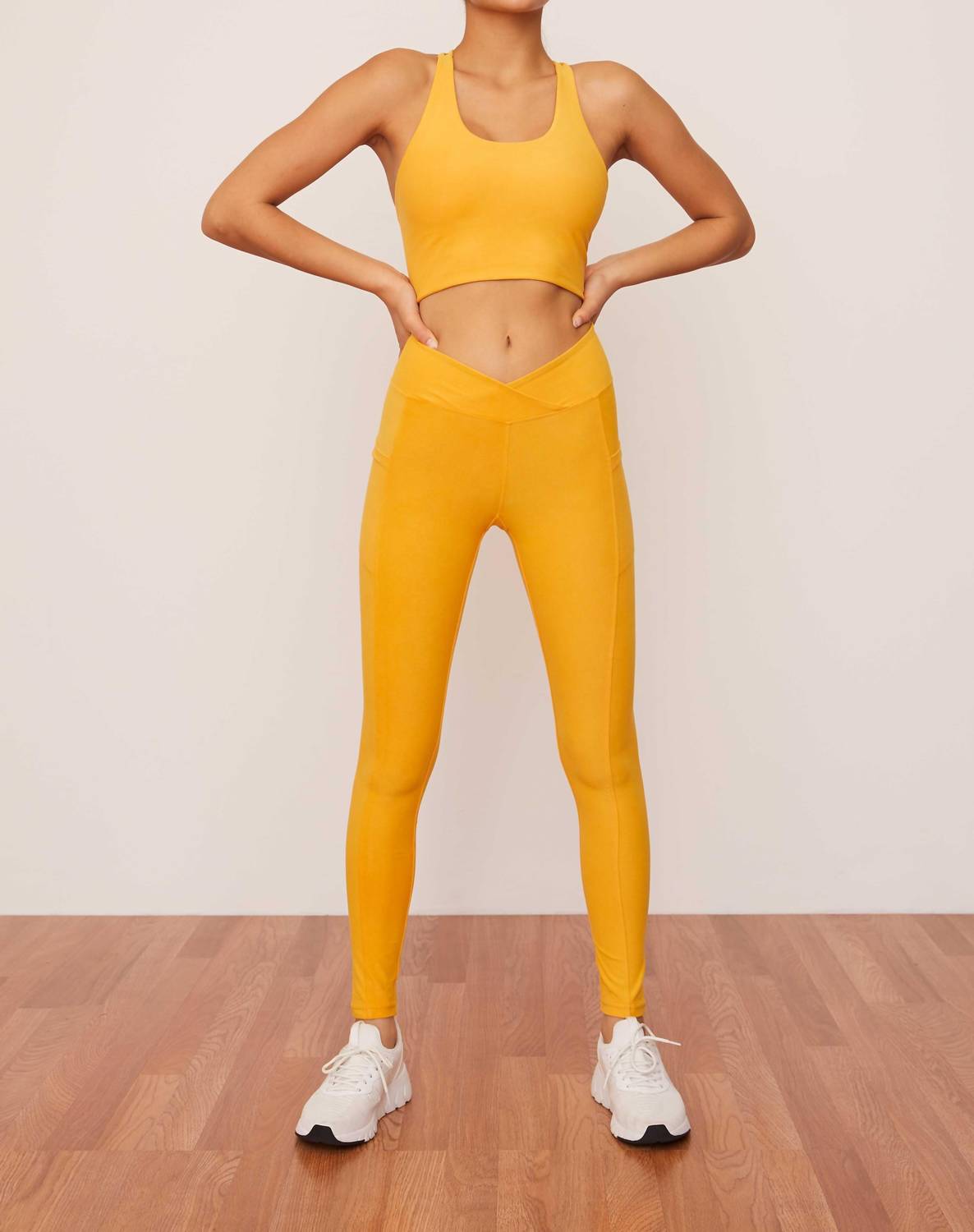 Wolven - Ruched Active Crossover Pocket Legging