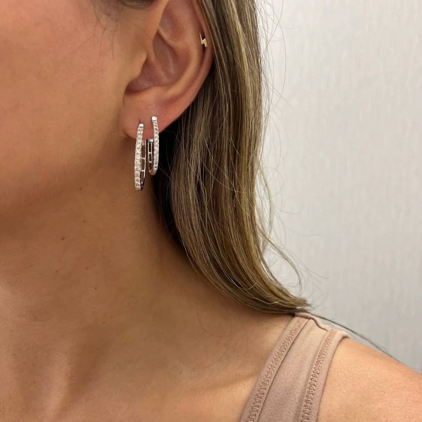 Diana M Jewels - 0.25 Cts Diamond Half-way Oval Hoop Earrings