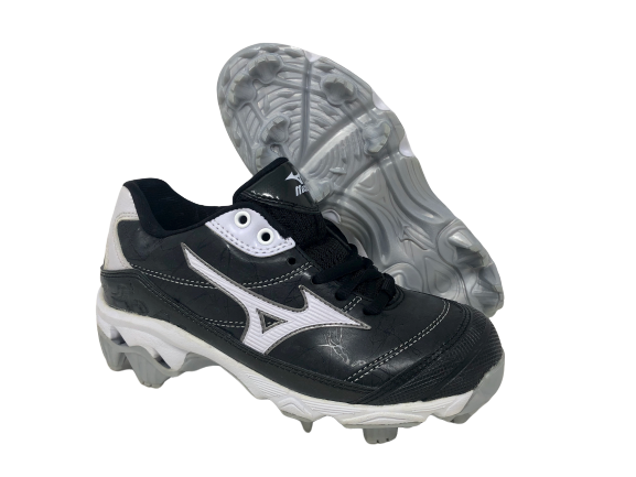 Mizuno Women's 9-Spike Finch 5 Softball Cleat Black/White Size 5 B(M) US