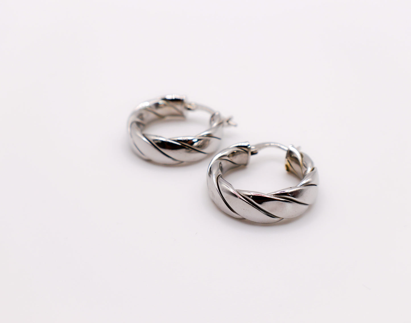 Italian Twisted Texture Silver Hoop Earrings – Elegant Women’s Jewelry